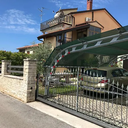 With A Parking Space - 22722 Umag