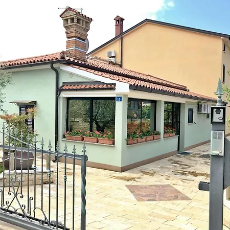 With A Parking Space - 22722 Umag