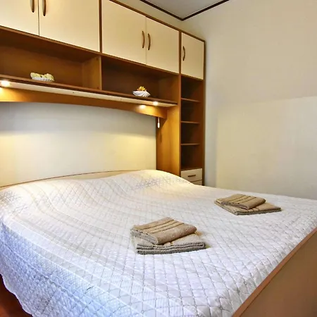 Apartment With A Parking Space - 22722 Umag