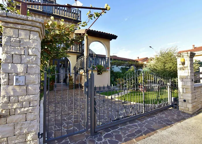 Appartement With Parking Space - 22722 Umag